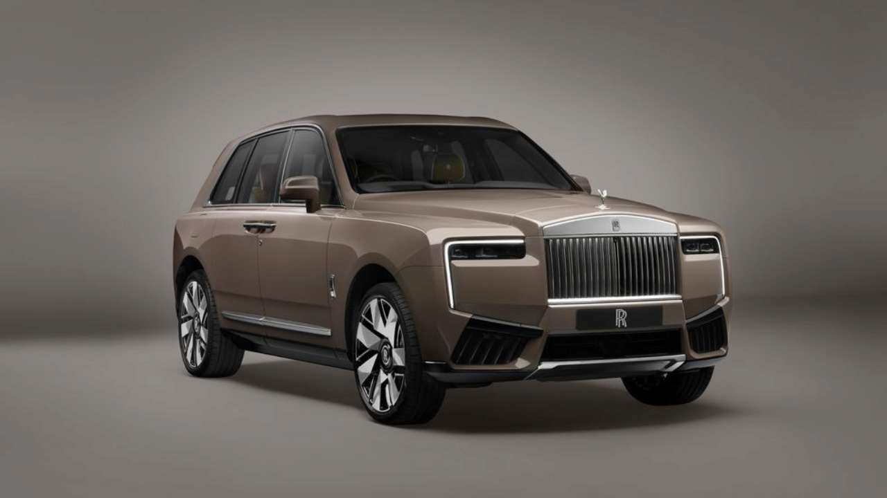 Похож на бульдога: Rolls-Royce Cullinan получил новый массивный дизайн -  МЕТА