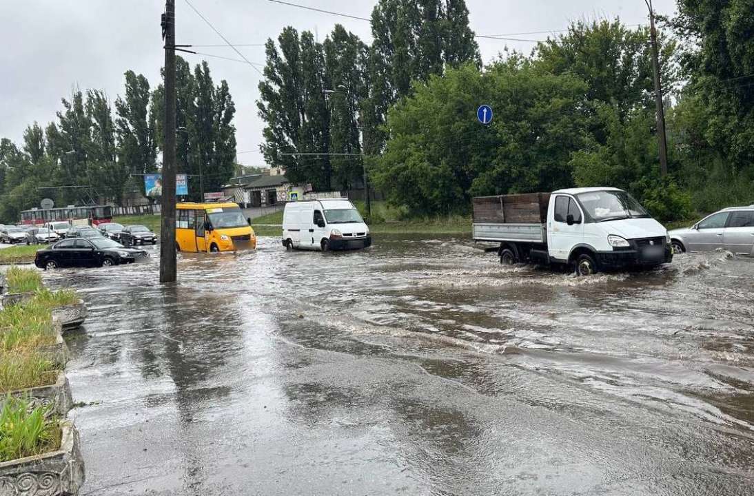 Непогода в Киеве привела к подтоплениям: полиция обратилась к жителям - МЕТА