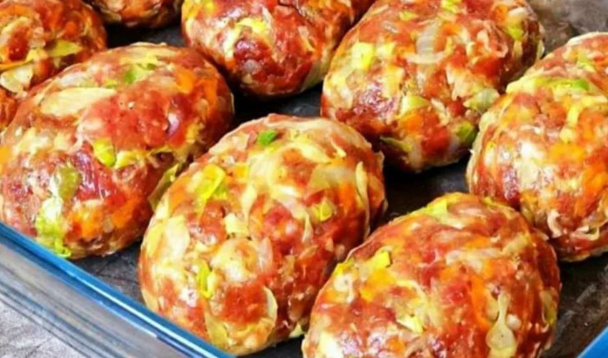 Два в одном: ленивые голубцы-котлеты под вкусным соусом - МЕТА