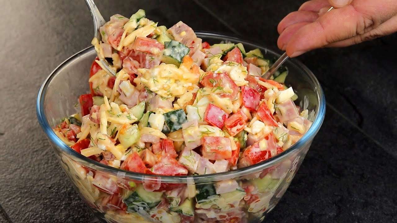 Просто и очень вкусно: весенний салат с крабовыми палочками - МЕТА