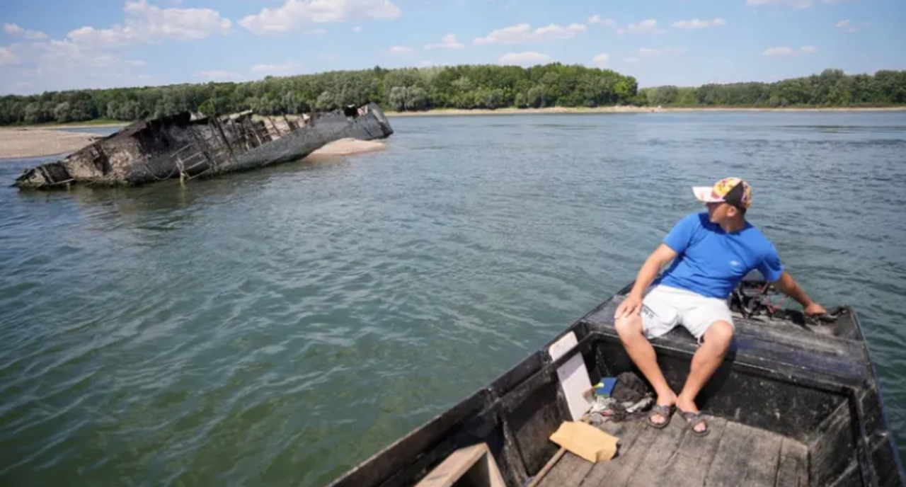 Дунай сильно обмелел: вблизи порта Сербии на поверхности воды появились  корабли Второй мировой войны - МЕТА