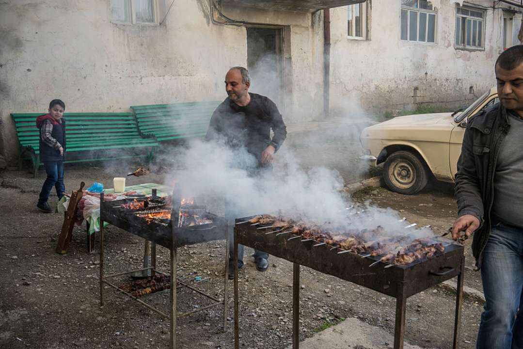 Шашлык на балконе фото