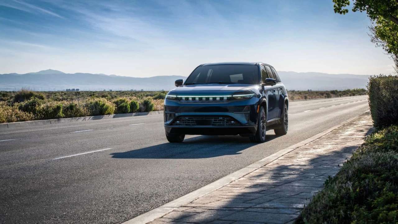 Новый электрический Jeep Wagoneer S стал самым быстрым кроссовером бренда.  Фото - МЕТА