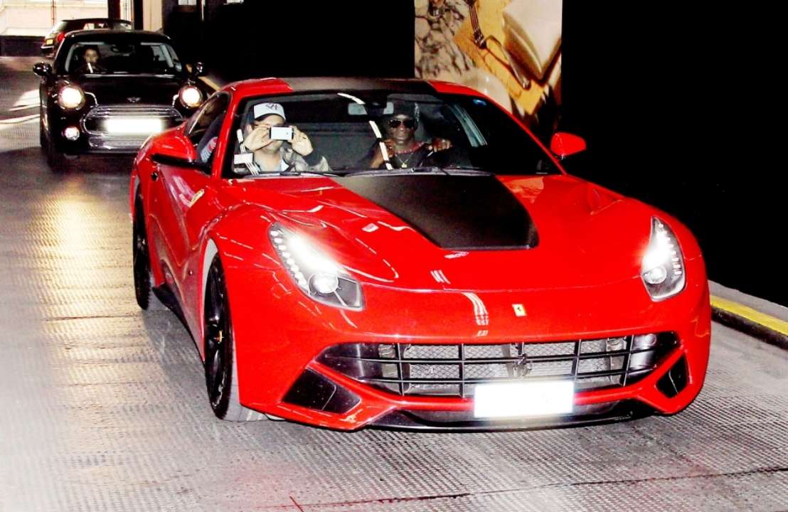 Балотелли распродал свой парк суперкаров, включая Ferrari и Lamborghini.  Названа причина - МЕТА