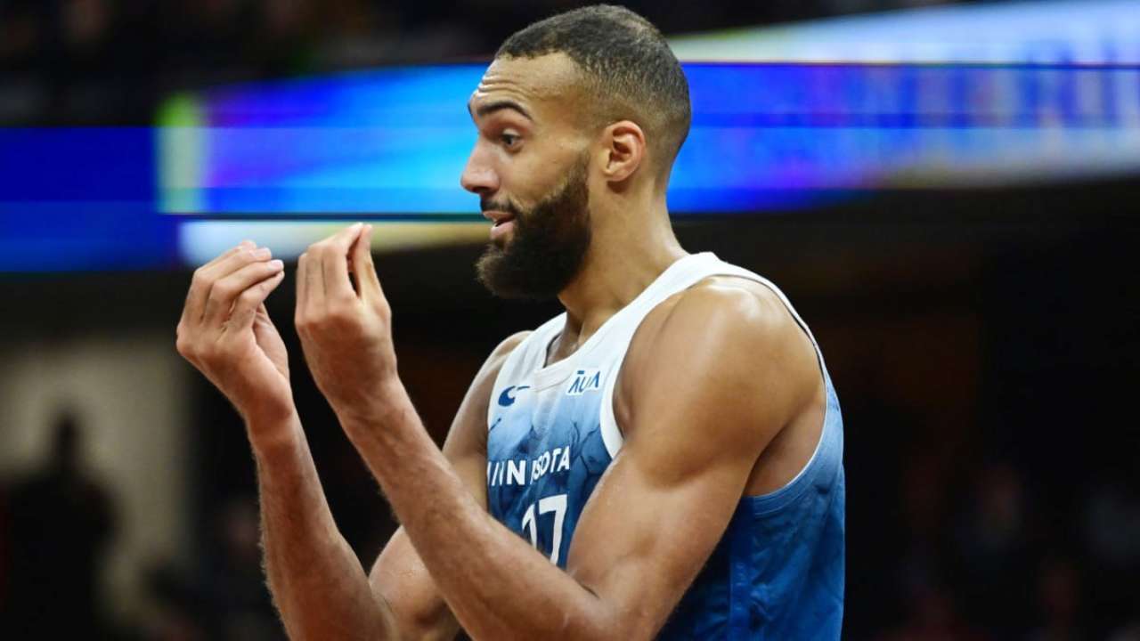 Баскетболист NBA оштрафован на $100 тыс за «денежный жест» в адрес судьи -  МЕТА