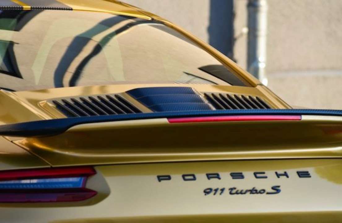 Автомобили Porsche линейки Turbo получат отдельную эмблему. Фото - МЕТА