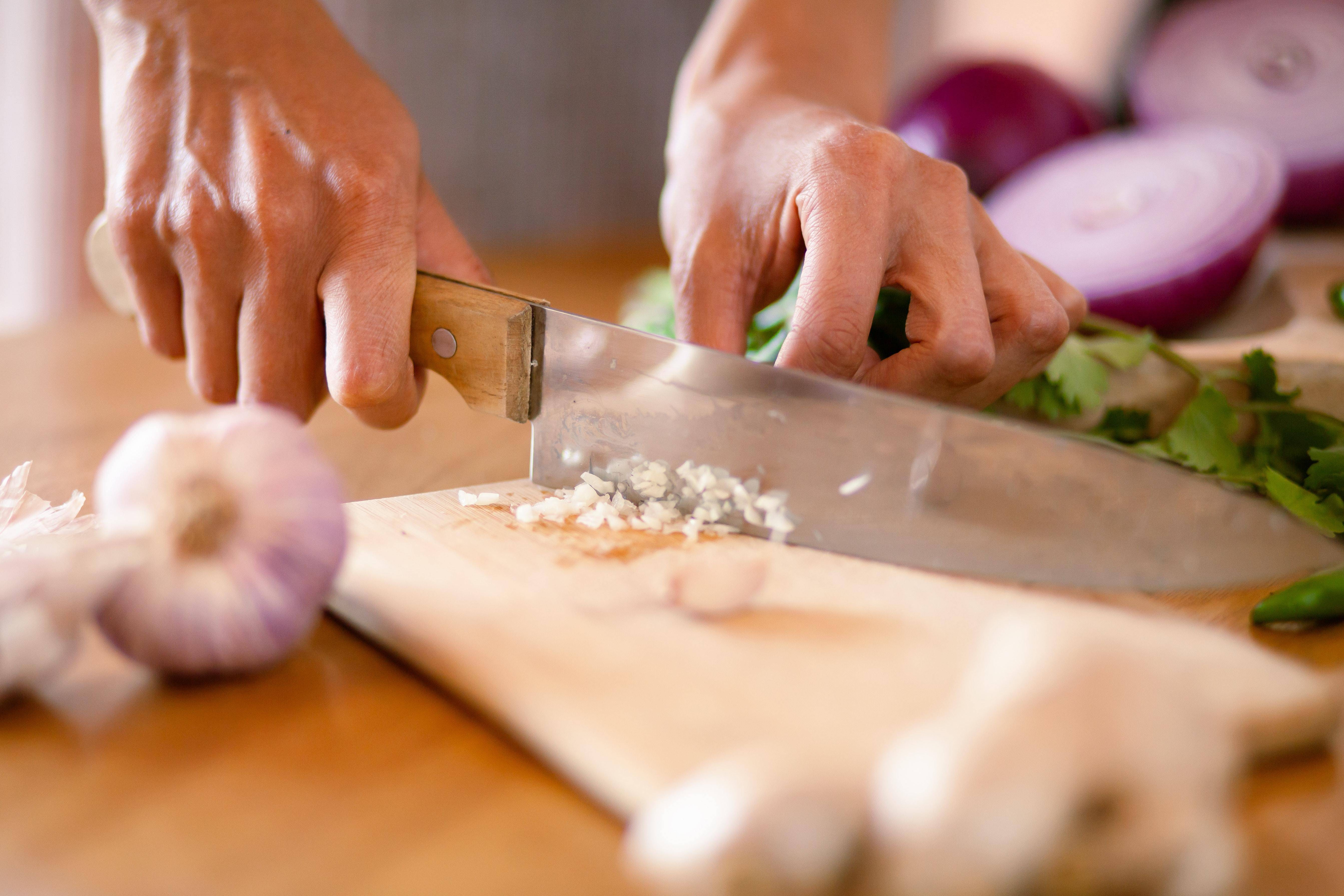 Опасный чеснок: с какими продуктами его запрещено совмещать - МЕТА