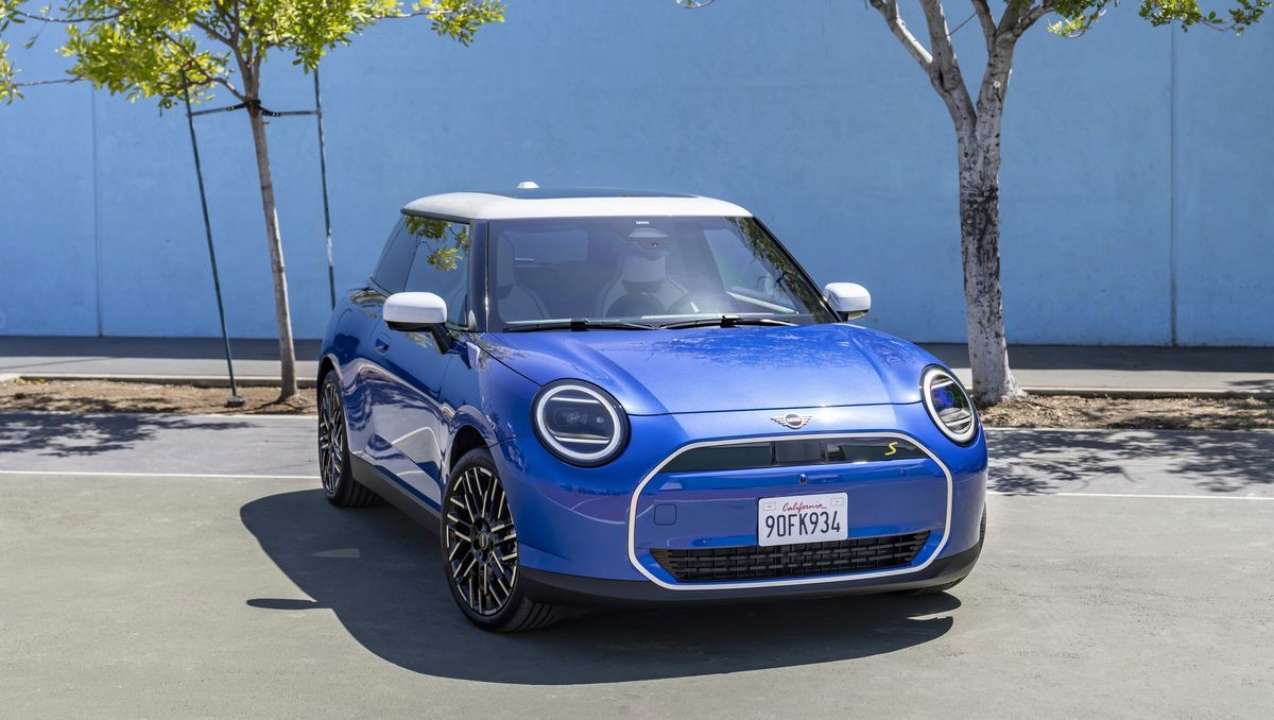 Разъяренный взгляд: появились первые фото нового Mini Cooper - МЕТА