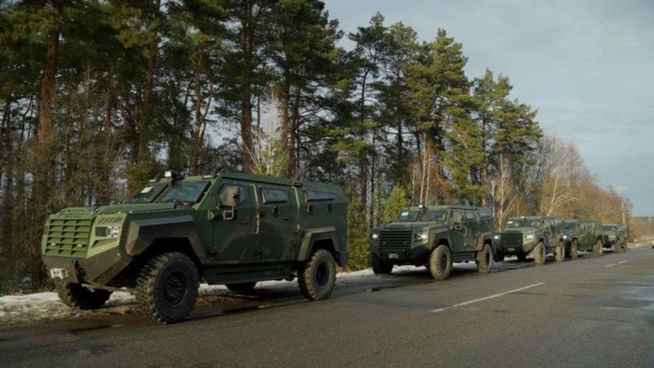 Украинские пограничники получили новые боевые бронированные автомобили от  Канады. Фото - МЕТА