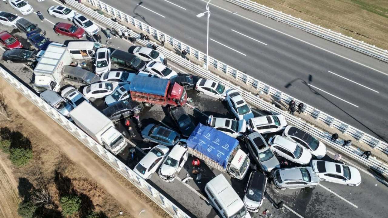 В Китае в ДТП столкнулись более 200 автомобилей - МЕТА