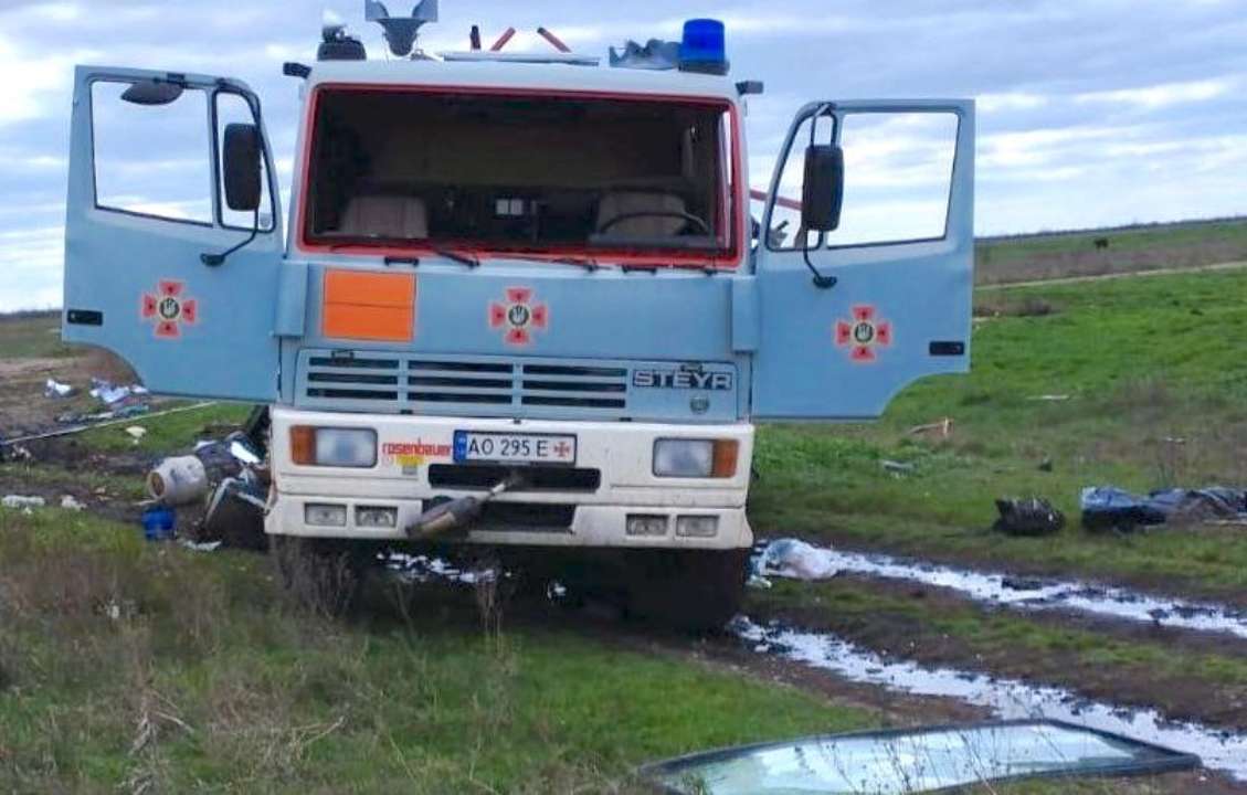 Под Николаевом взорвалось авто спасателей ГСЧС: наехало на вражескую мину -  МЕТА