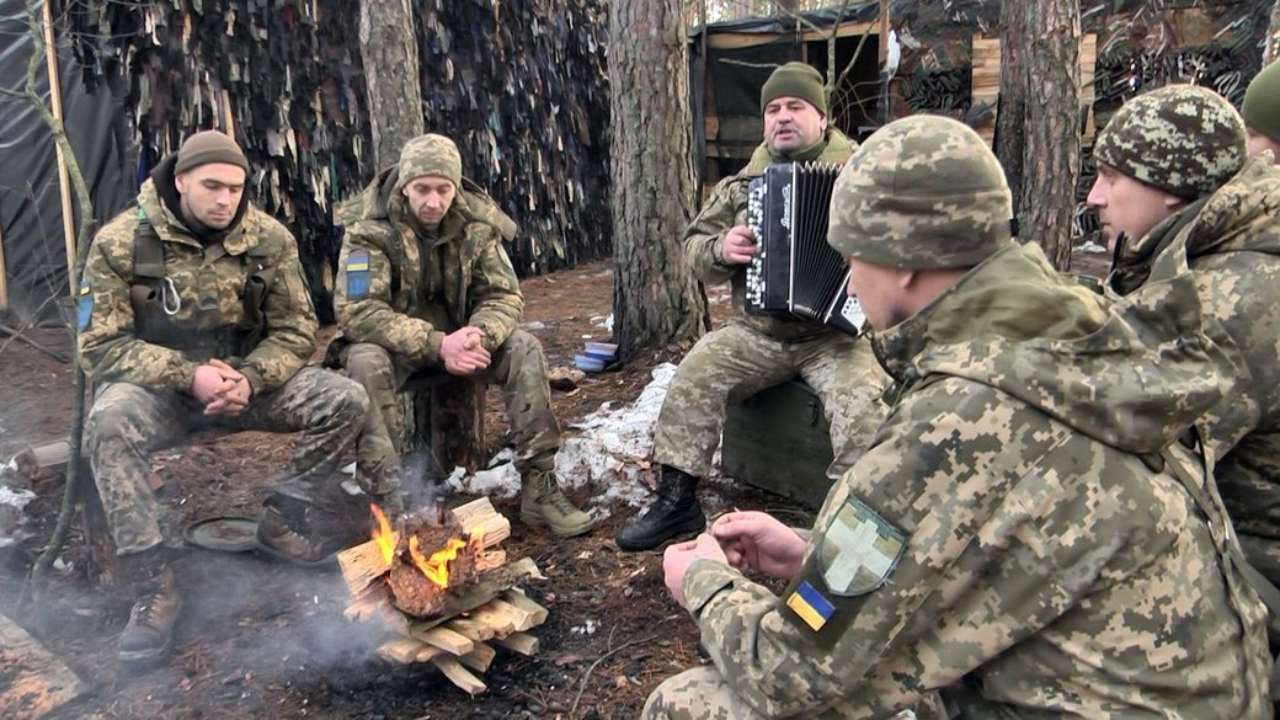 Военные музыканты перепели легендарные украинские песни всех времен. Видео  - МЕТА