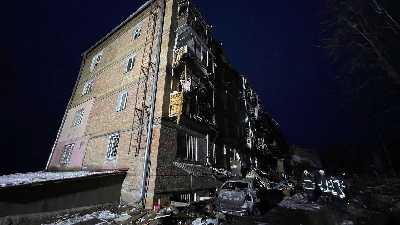 В сети показали фото поврежденных домов от ракетных обстрелов в Вышгороде -  МЕТА