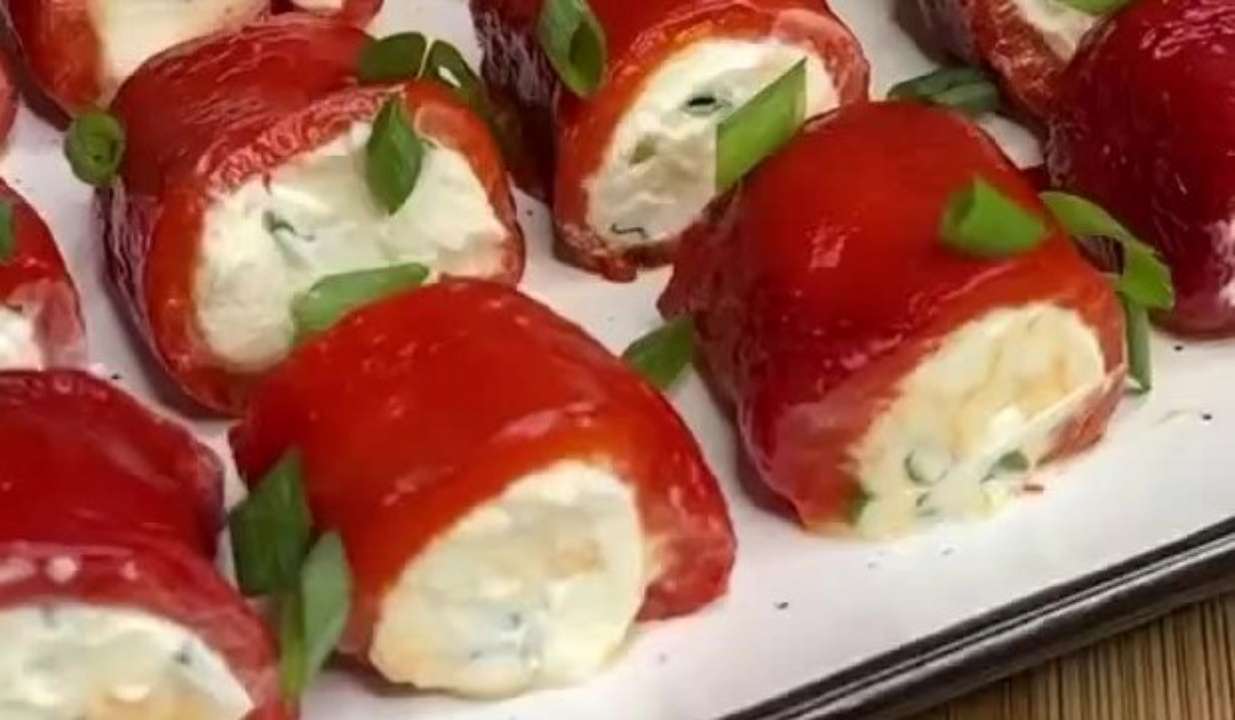 Невероятно вкусно: закуска из запеченных перцев. Видеорецепт - МЕТА