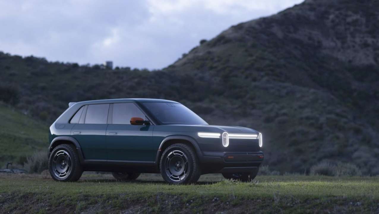 Rivian представила новую линейку крутых электрических кроссоверов. Фото -  МЕТА