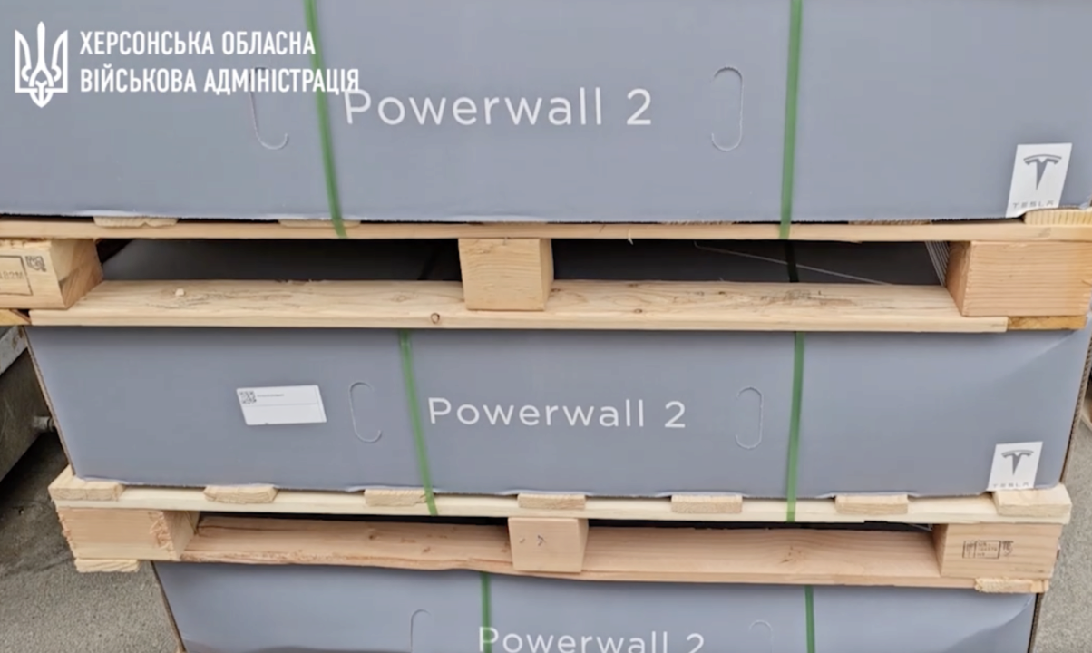 У Херсонську область доставили 195 станцій "Tesla Powerwall" / Фото: Скриншот