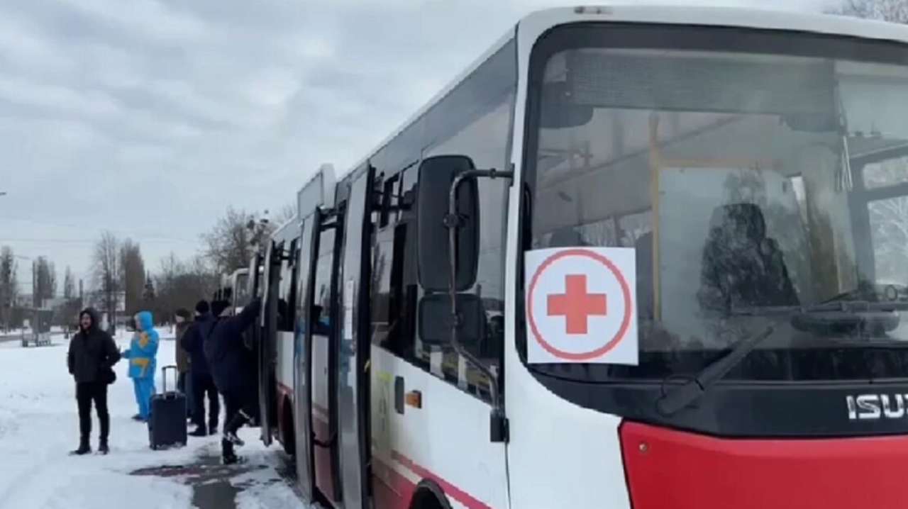 Жители опасных зон Харьковской области могут бесплатно эвакуироваться: что  для этого нужно - МЕТА